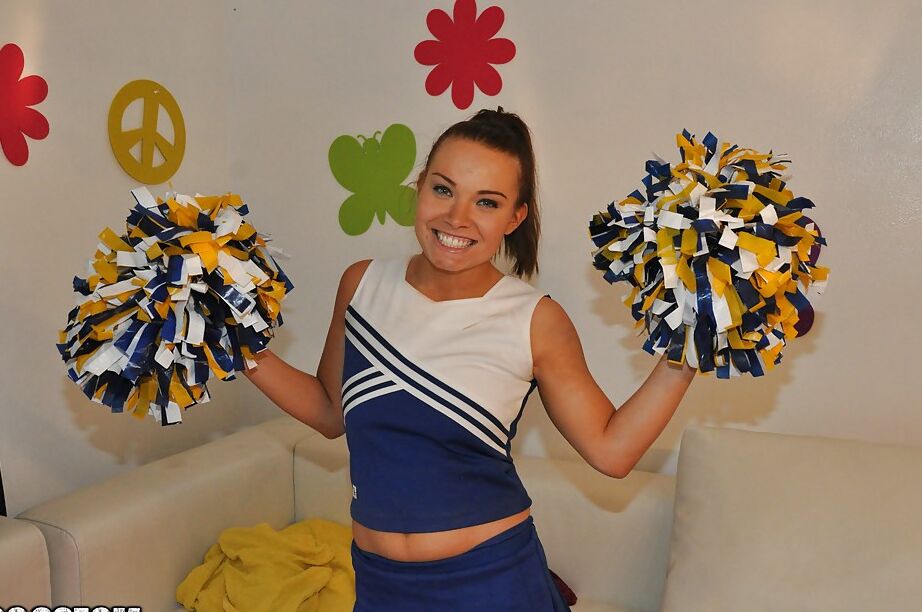 P Amateur Cheerleader Tiff Bannister Shows Off In A Sexy Uniform