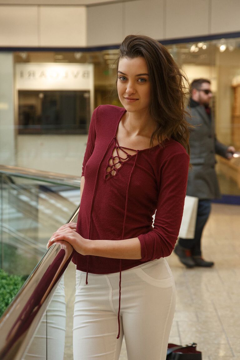 12P Girlfriend with nice ass Laina Shendoah flashes her tits & muff in public