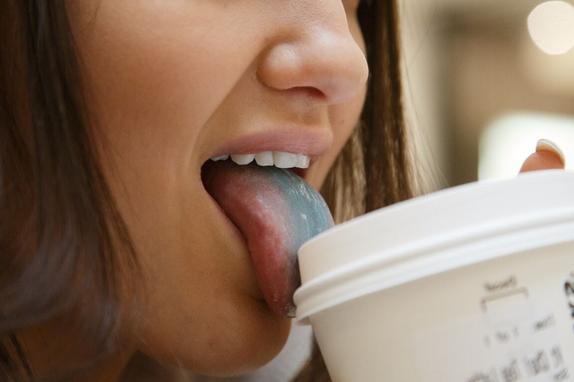 12P Girlfriend with nice ass Laina Shendoah flashes her tits & muff in public