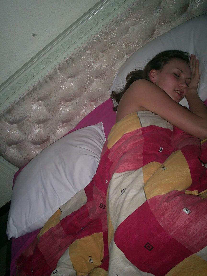 20P Amateur girlfriend Tanya getting woken up and dicked in the dark