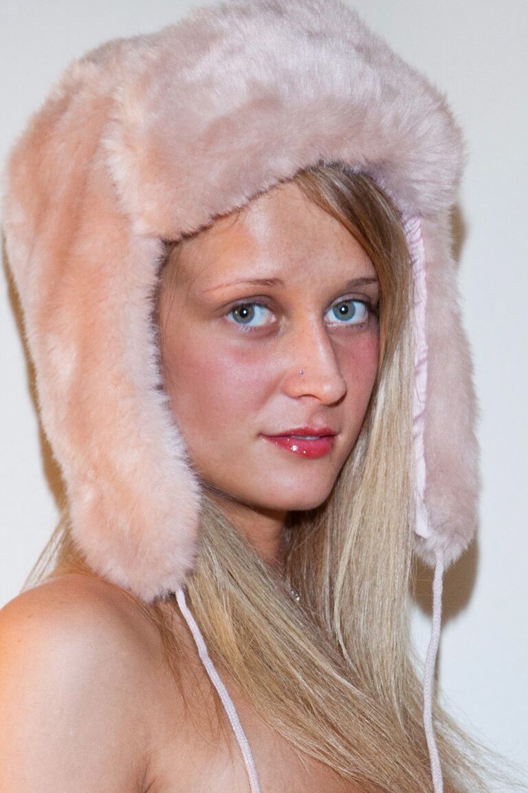 11P Zishy Alice Wonder
