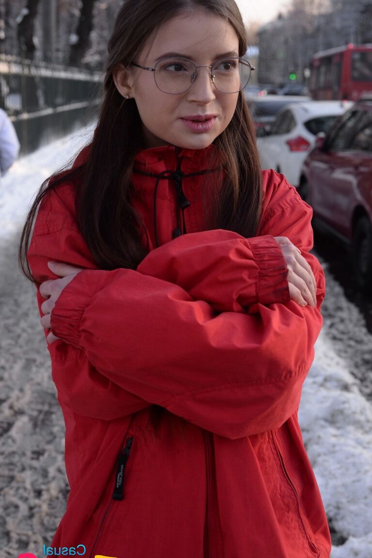 20P Morena querida de óculos Selena prova o dong do namorado e é fodida