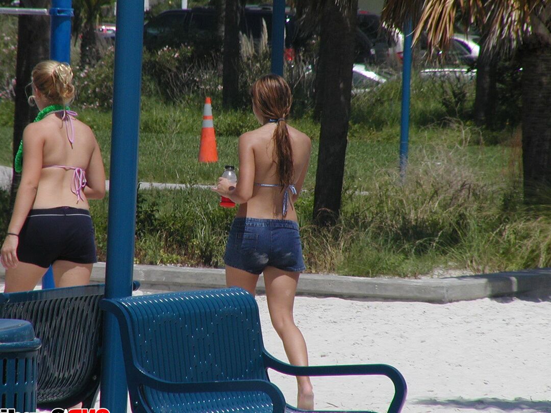 12P GND Candids Cute teens in bikinis
