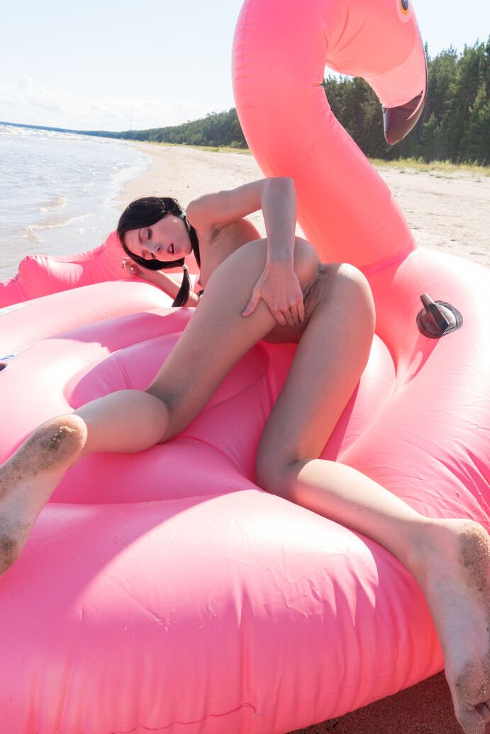 20P Girl next-door type doffs her bikini before finger fucking on an inflatable