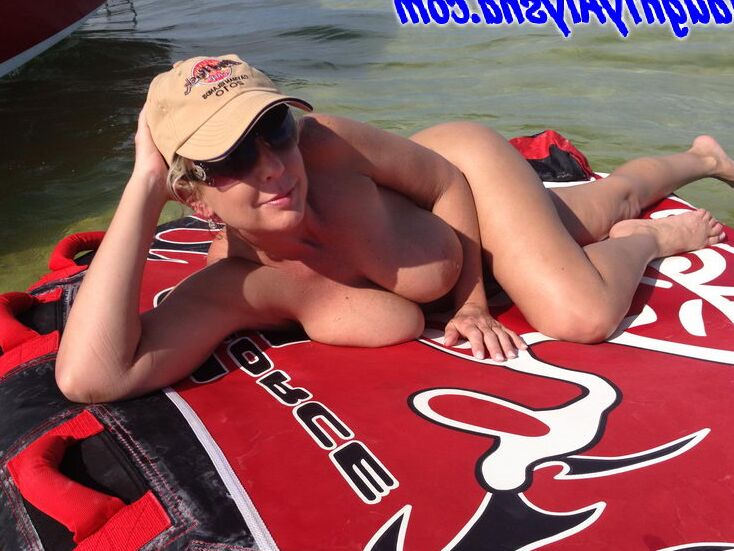 15P Naughty Alysha Une journée amusante au soleil