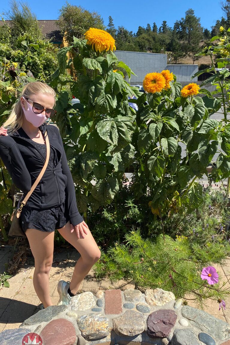 21P Amateur Teen Paris White zeigt ihre süßen Titten und zeigt ihre Muschi aus nächster Nähe