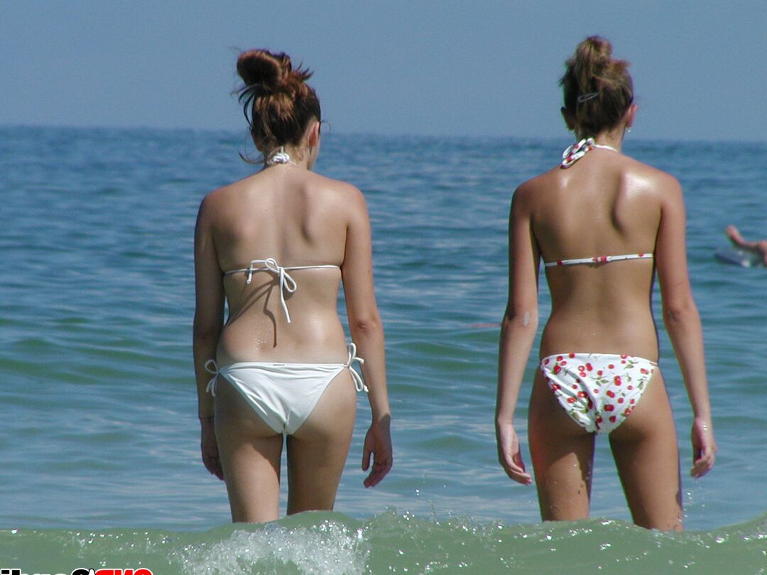 12P GND Candids Busty teens in tiny bikinis