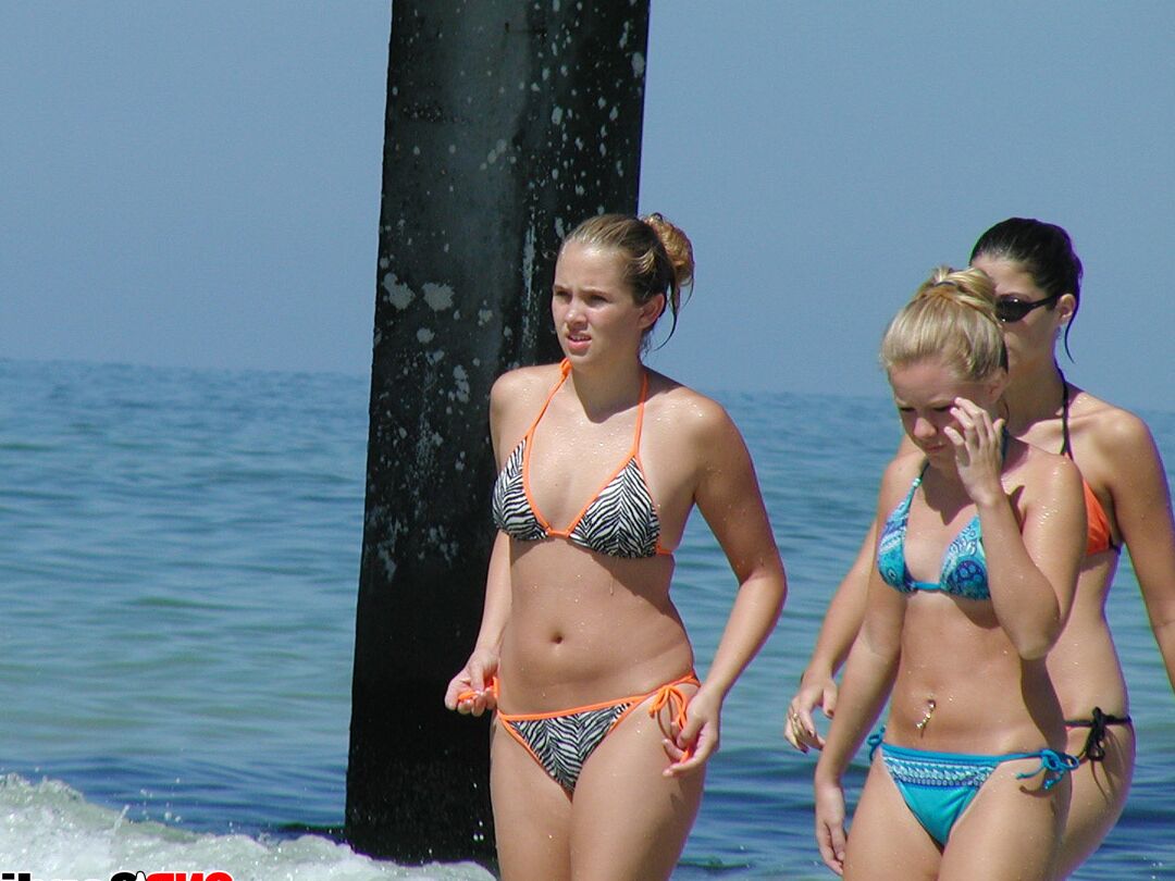 12P GND Candids Busty teens in tiny bikinis