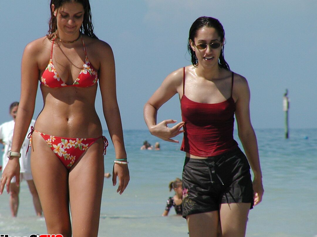 12P GND Candids Busty teens in tiny bikinis