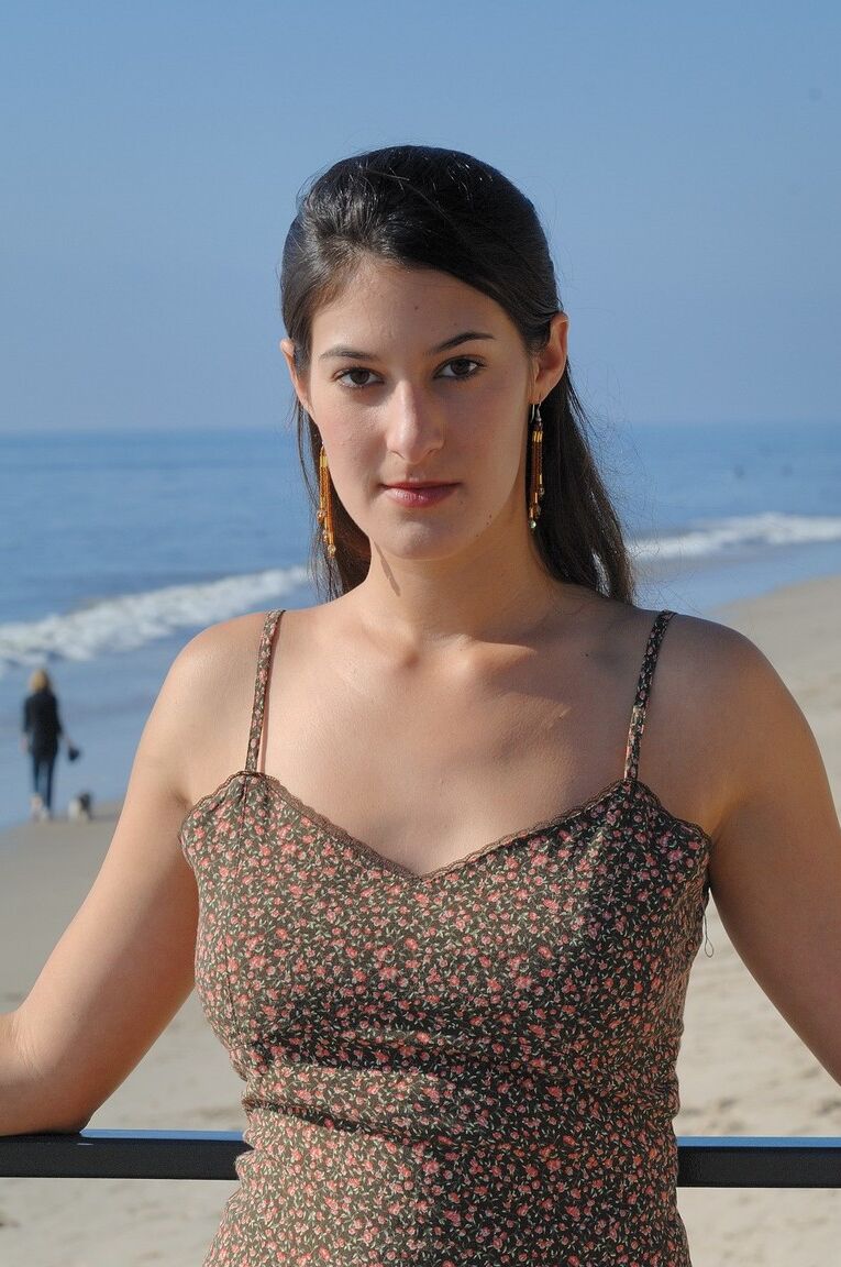 21P Amadora gostosa Liliana exibindo sua buceta peluda em público