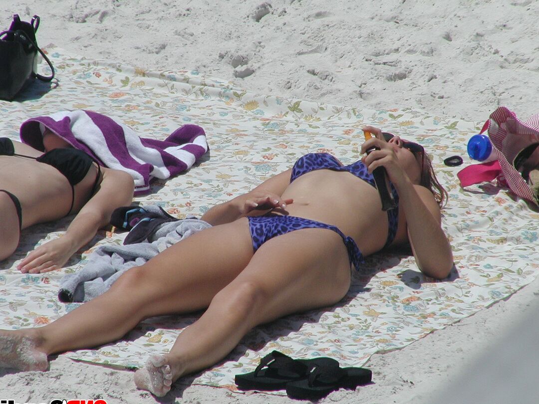 12P GND Candids тинки в бикини на пляже