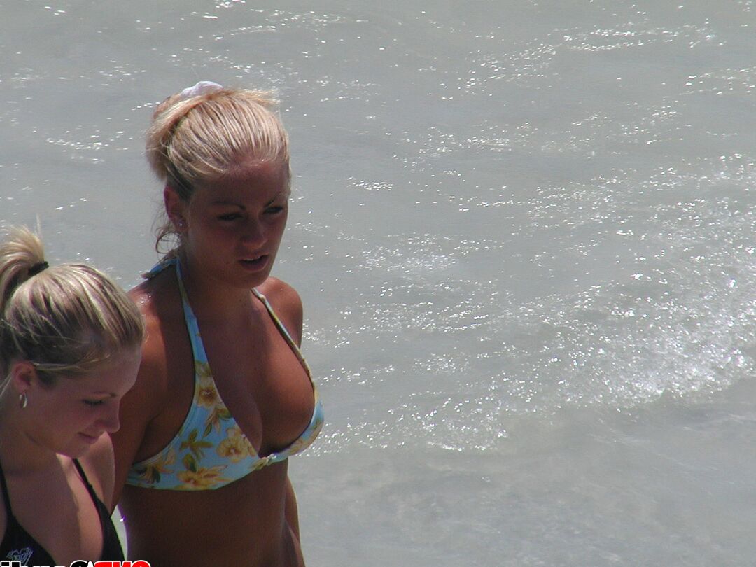 12P GND Candids тинки в бикини на пляже