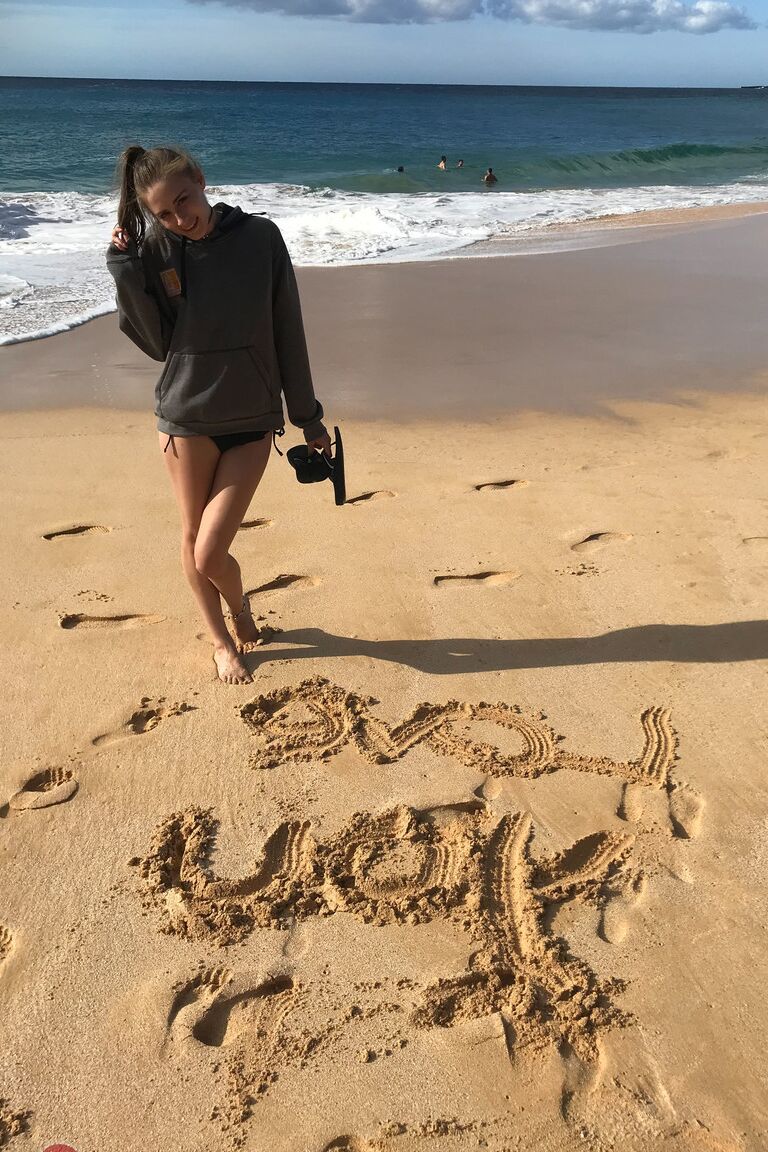 21P La flaca novia americana Kyler Quinn posa desnuda
