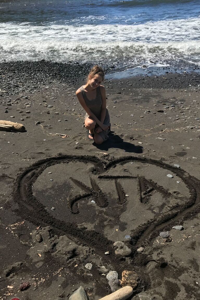 21P La flaca novia americana Kyler Quinn posa desnuda