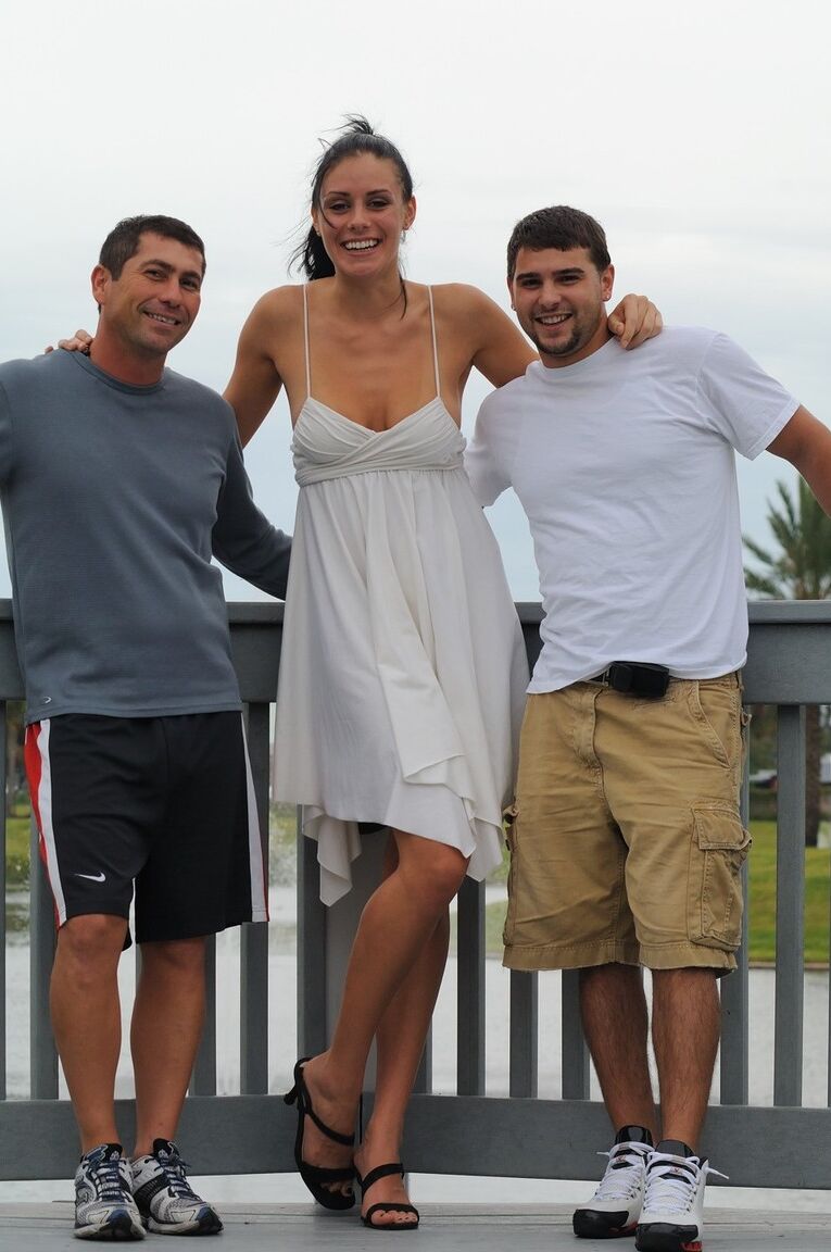 20P Glamour babe Kate does upskirting and flashes her cute camel toe in public