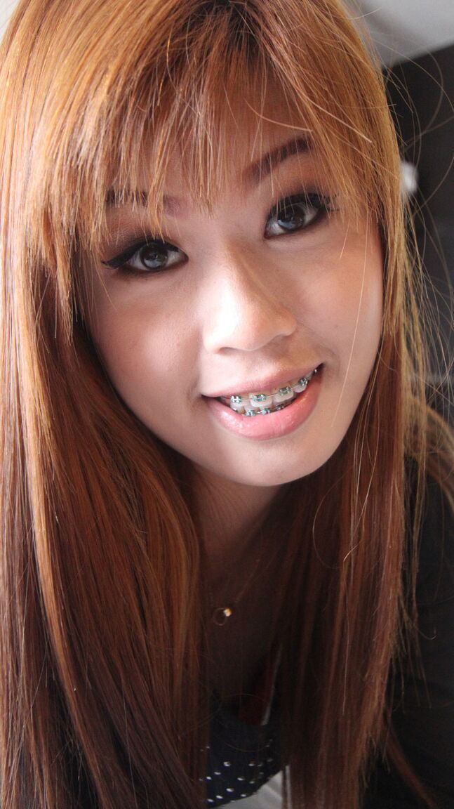 15P A adorável adolescente chinesa Ming vaza esperma de sua buceta depois de uma foda POV