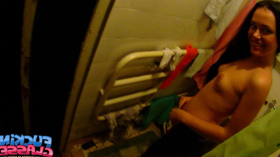 21P dünne MILF Margareth reitet