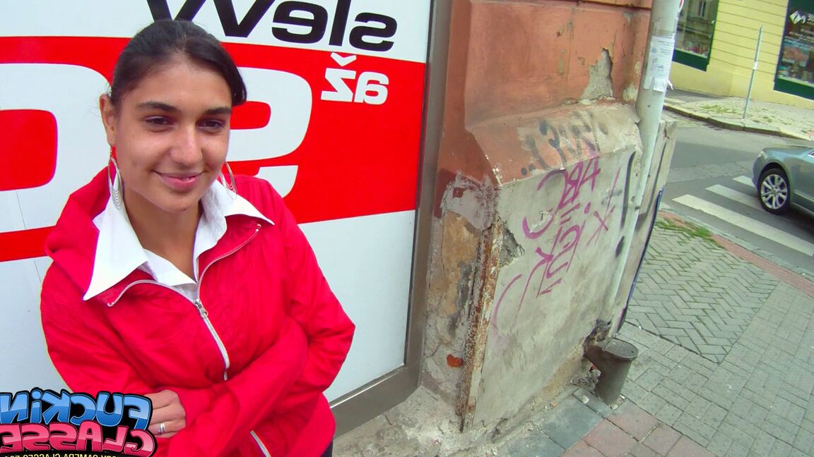 21P Joven amateur Amala rellena el chocho por dinero en POV
