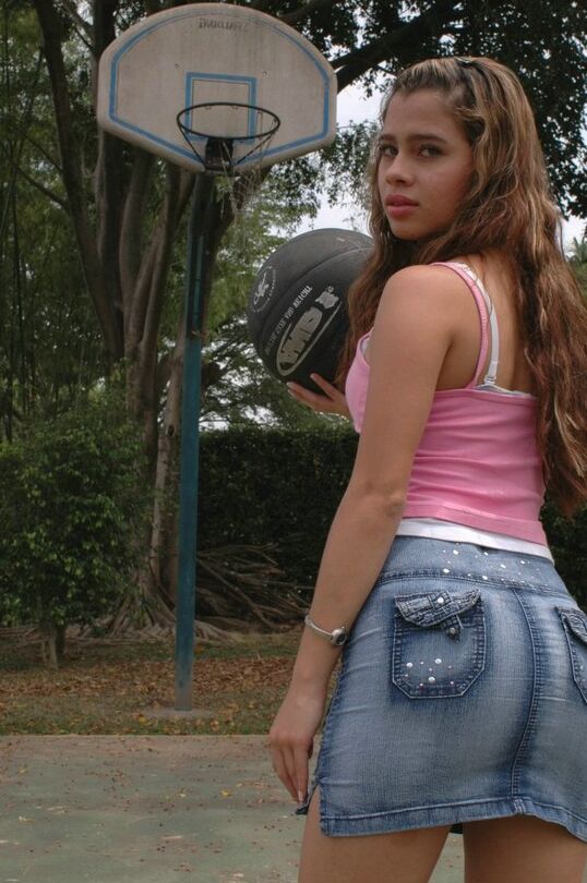 15P Pacino meets petite Sara while shooting some ball, by the end of the day shes