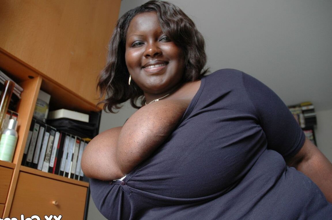 21P Ebony BBW Mariana Kodjo unleashing her massive tits and playing with them