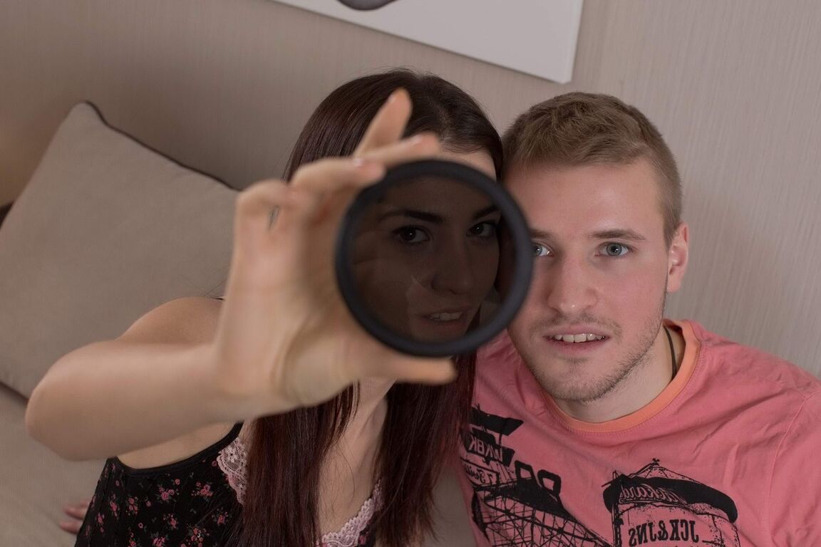 16P Une jolie brune tente le sexe anal avec son amant