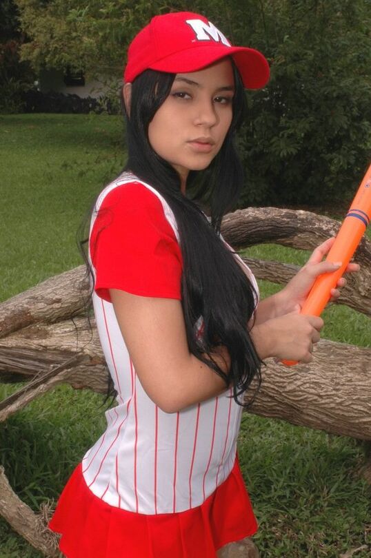 15P Porn Pics Isabella anseia por mais do que um morcego