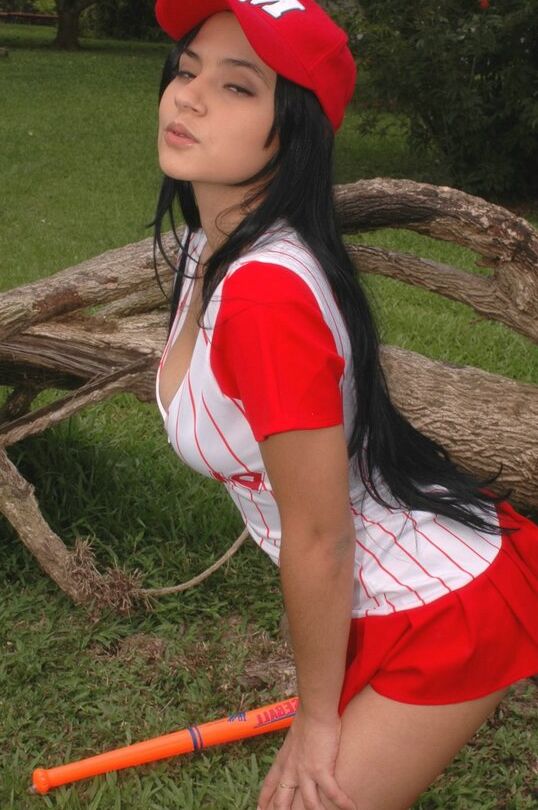 15P Porn Pics Isabella anseia por mais do que um morcego