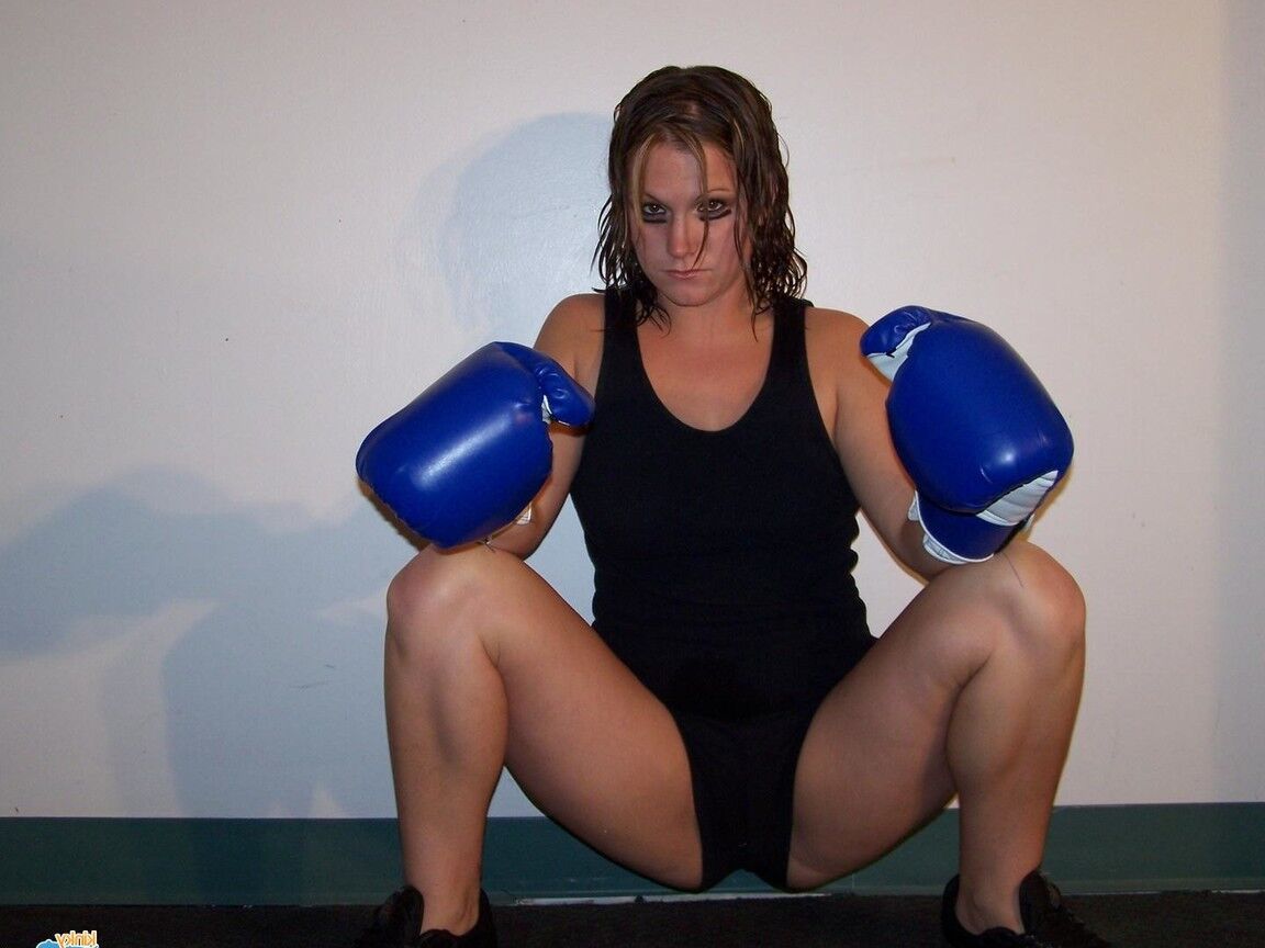 16P Amador MILF Toni RPG como boxeador