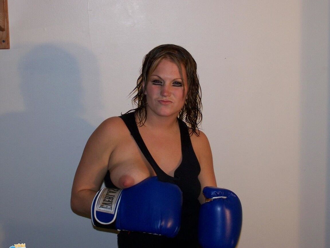 16P Amador MILF Toni RPG como boxeador