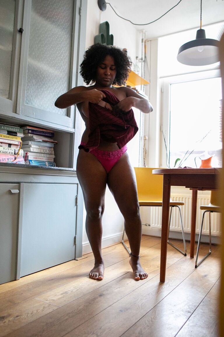 21P Afro-American teen Sascha	caught showing her curves while changing