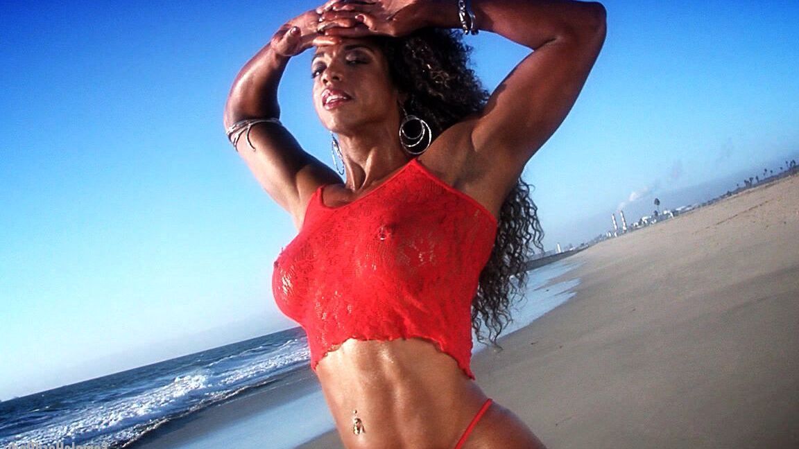 21P Fille Musclée Flix Alexis Ellis