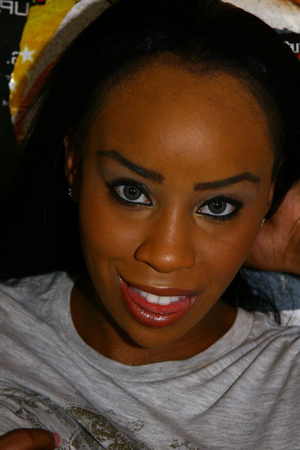 18P Ebony model Sandi Jackman displays big booty & boobs for gloryhole blast