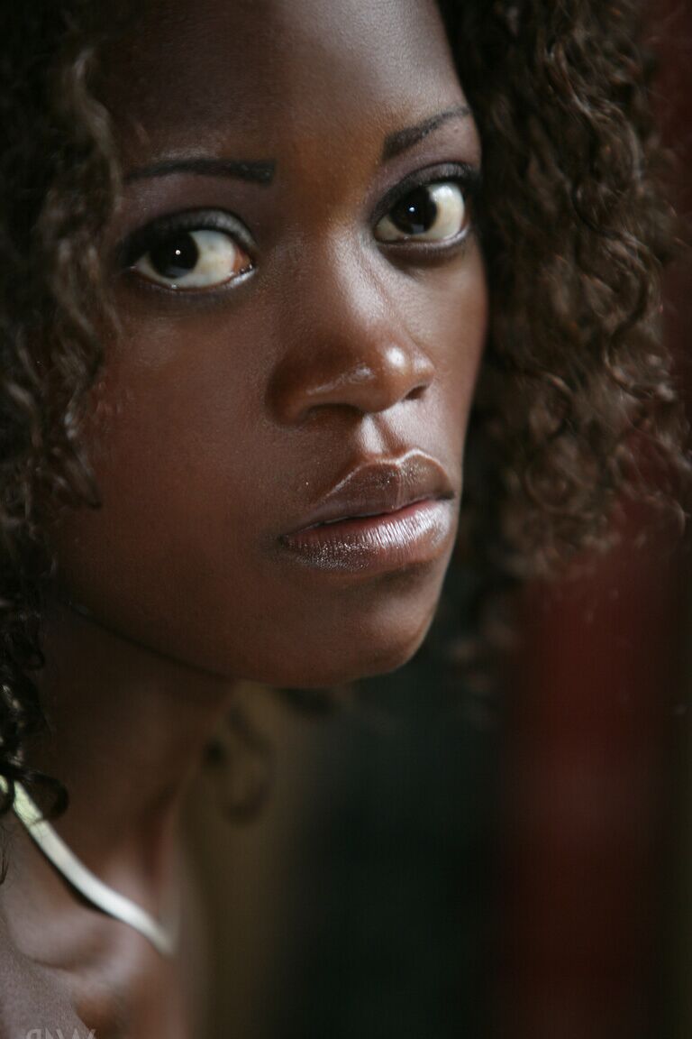 20P Ebony adolescente Morenna exibindo seu sexy corpo negro nu na cama