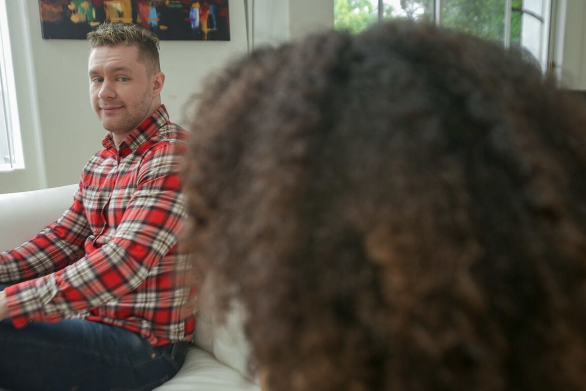 18P La linda nena de ébano Nia Nixon es follada por Sam Shock en un caliente sexo interracial