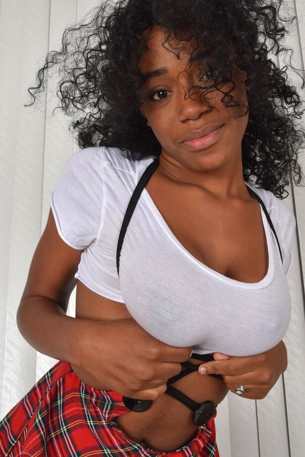 16P Ebony amadora Rea Quinn tira até o joelho meias pretas