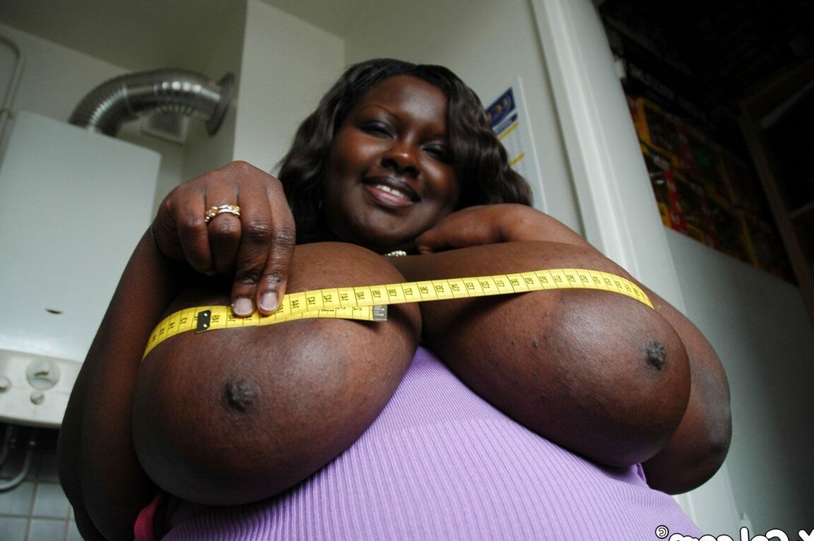 21P Curvy amateur ebony Mariana Kodjo displays her huge saggy tits in a solo