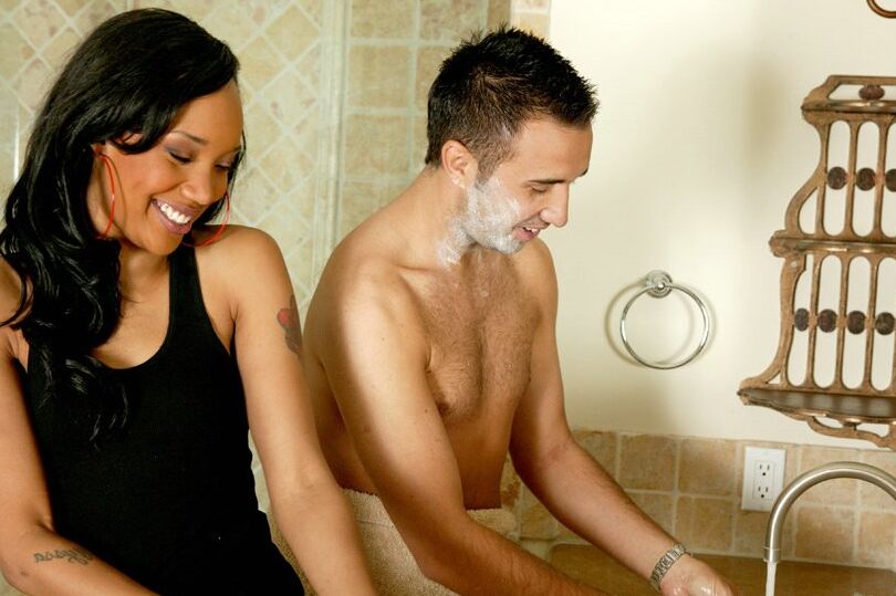 16P Black babes Kapri Styles & Candice Nicole getting off in a threesome