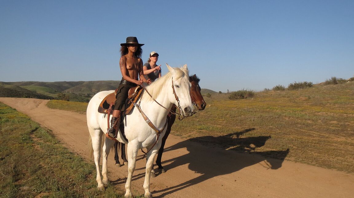 18P Cowboy sortudo pega uma senhora negra Skin Diamond e fode seus miolos