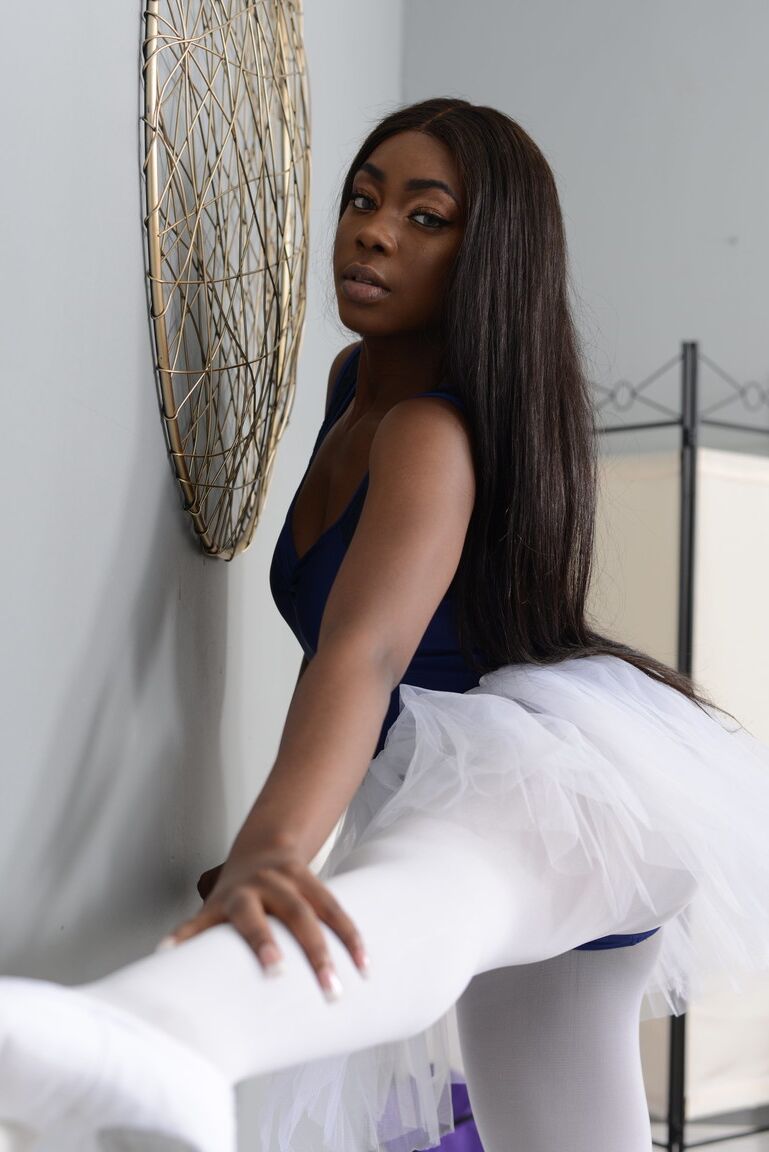 21P Bailarina de ébano Toni Montana sendo fodida por seu mentor grande e idiota