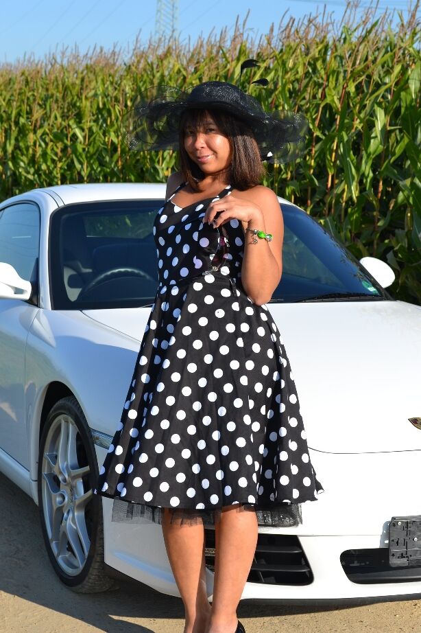 20P Asian amateur gets naked on top of a car while wearing a big hat