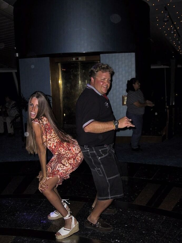 20P Slender amateur MILF with an awesome ass Lori Anderson poses on a cruise ship