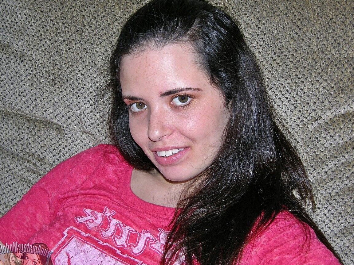 17P Dark haired amateur on her knees spreading bare ass while topless on the bed