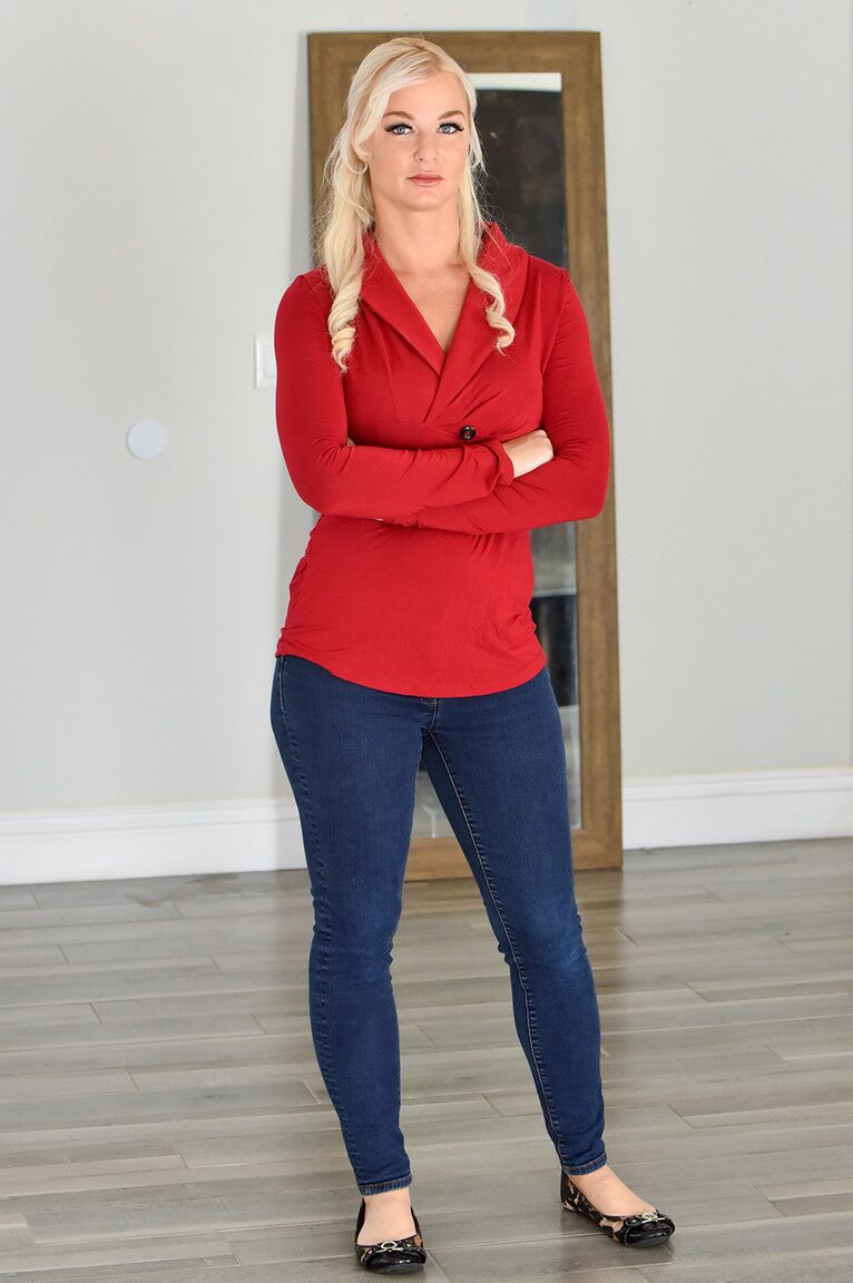 21P Amateur MILF in a red top & jeans London strips to show big tits & shaved muff