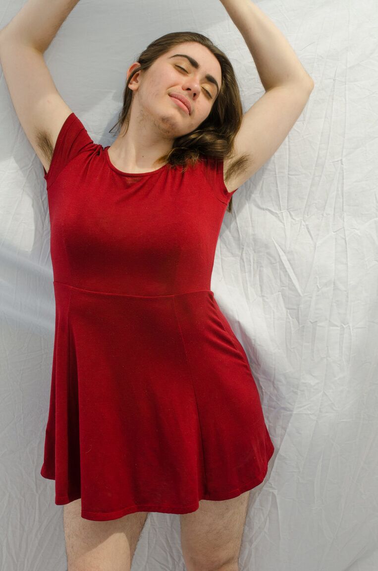 21P Hairy brunette Kisa Fae proudly shows her unshaved armpits and furry crotch