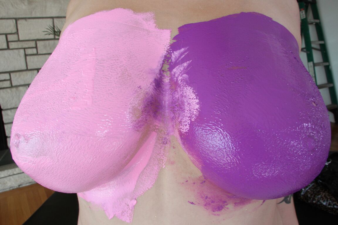 21P 壮大なおっぱいを持つ見事な美女ノエル・イーストンが釘付けになり顔射される