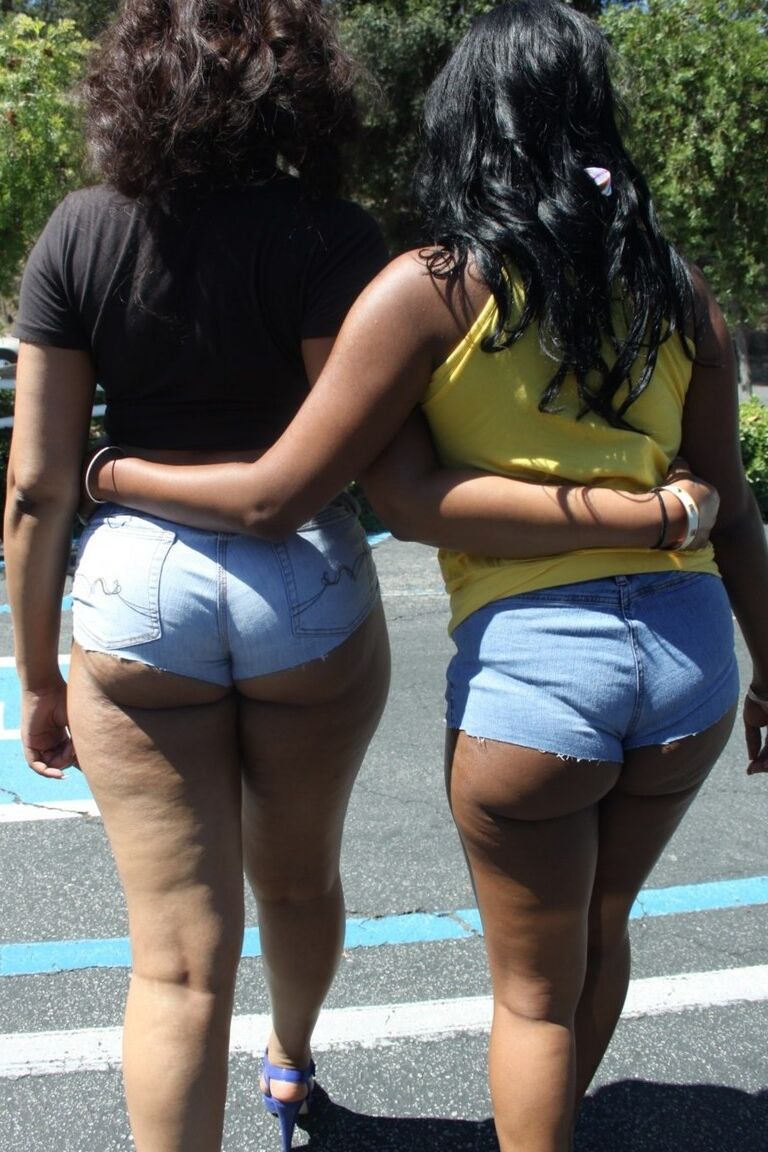 18P Ebonies with big boobs Jessica Dawn and Carmen Michae shaking their huge butts