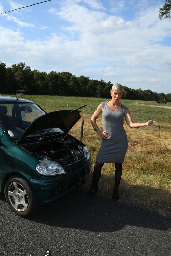 19P Short haired cougar fucks the young farmer that has some to fix her ride