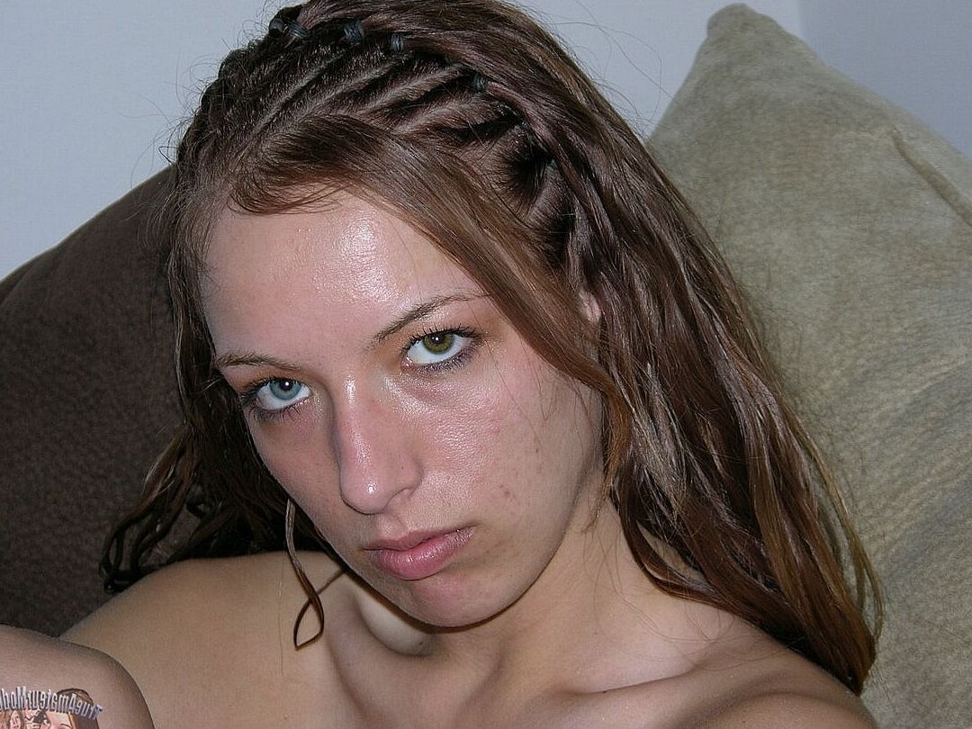 17P First timer showcases her bald pussy while totally naked on her bed