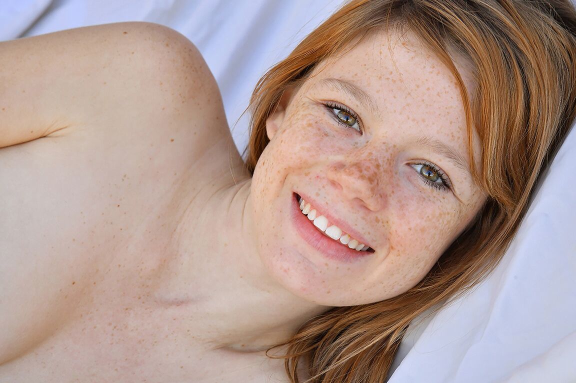 20P Horny amateur with freckled face Gwen slides a finger in her butthole outdoors
