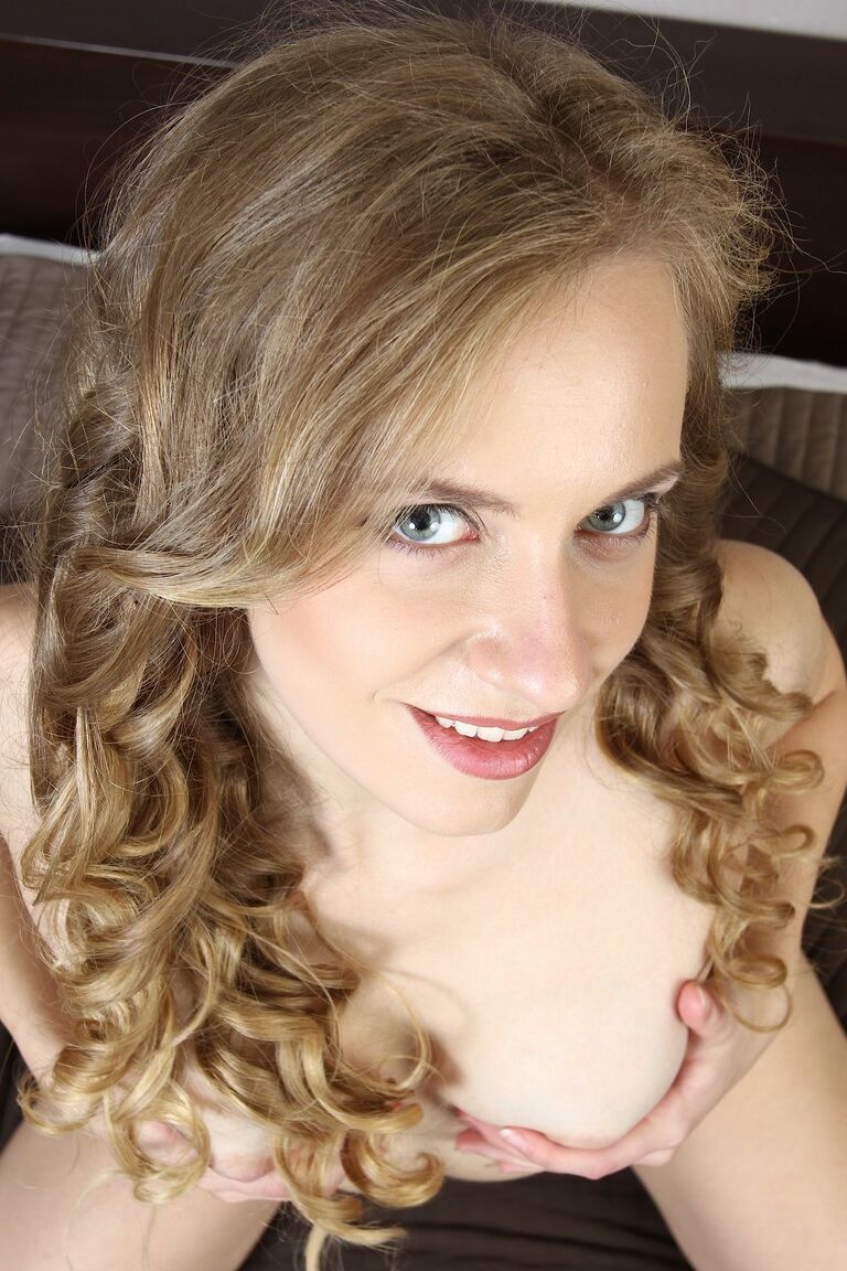 21P Karups Private Collection Izabella Grimm